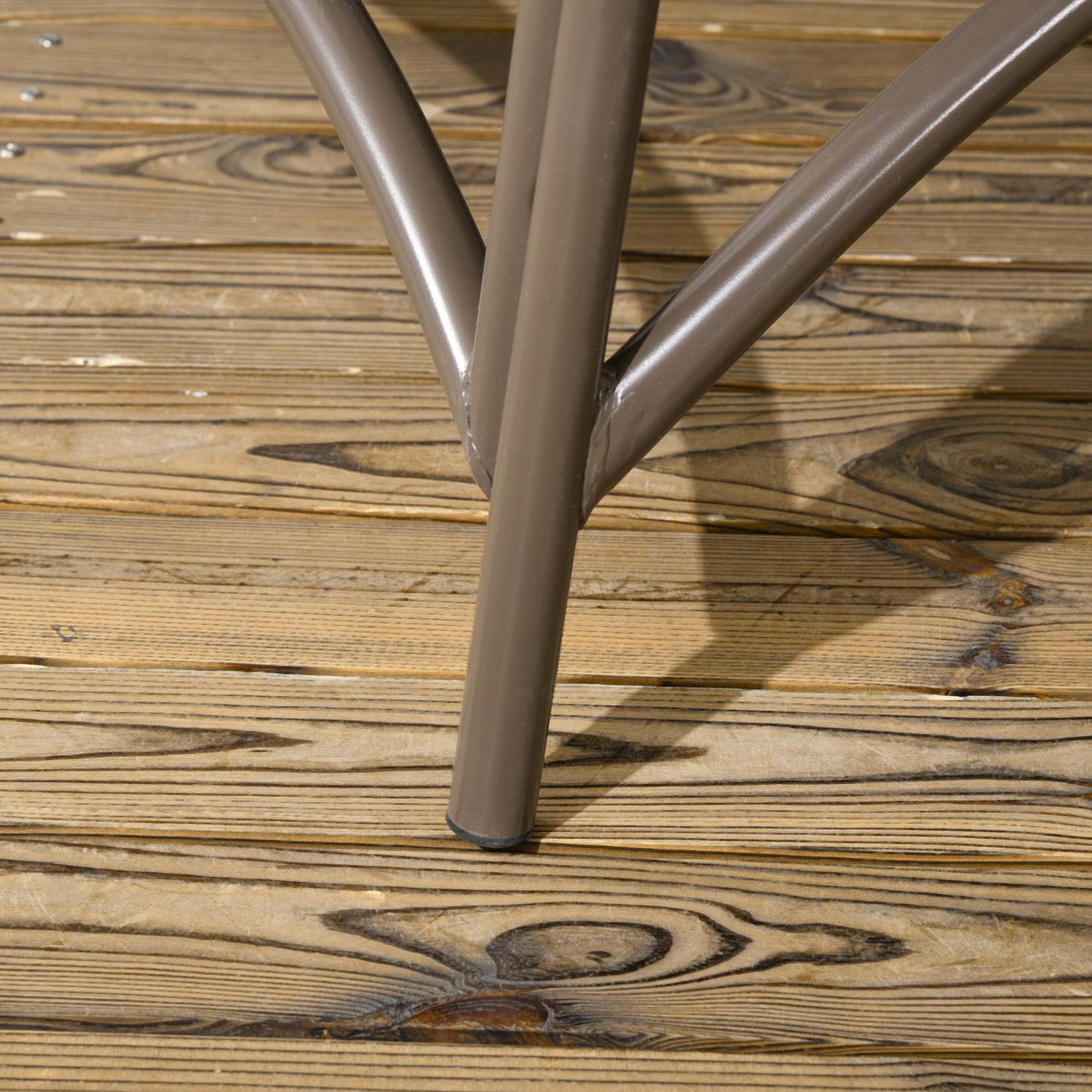 Flätad trädgårdsstolset – 3 st med bord och kuddar