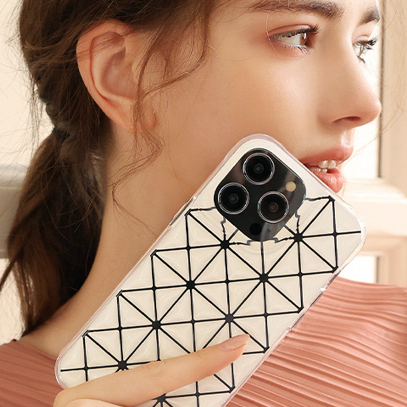 Fodral skal för iPhone 14 Pro bak skal Miya Series laserfärg