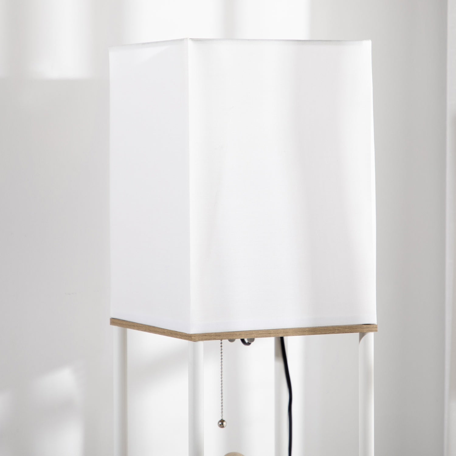 Vit golvlampa med tygskärm, E27 Sockel, 40W
