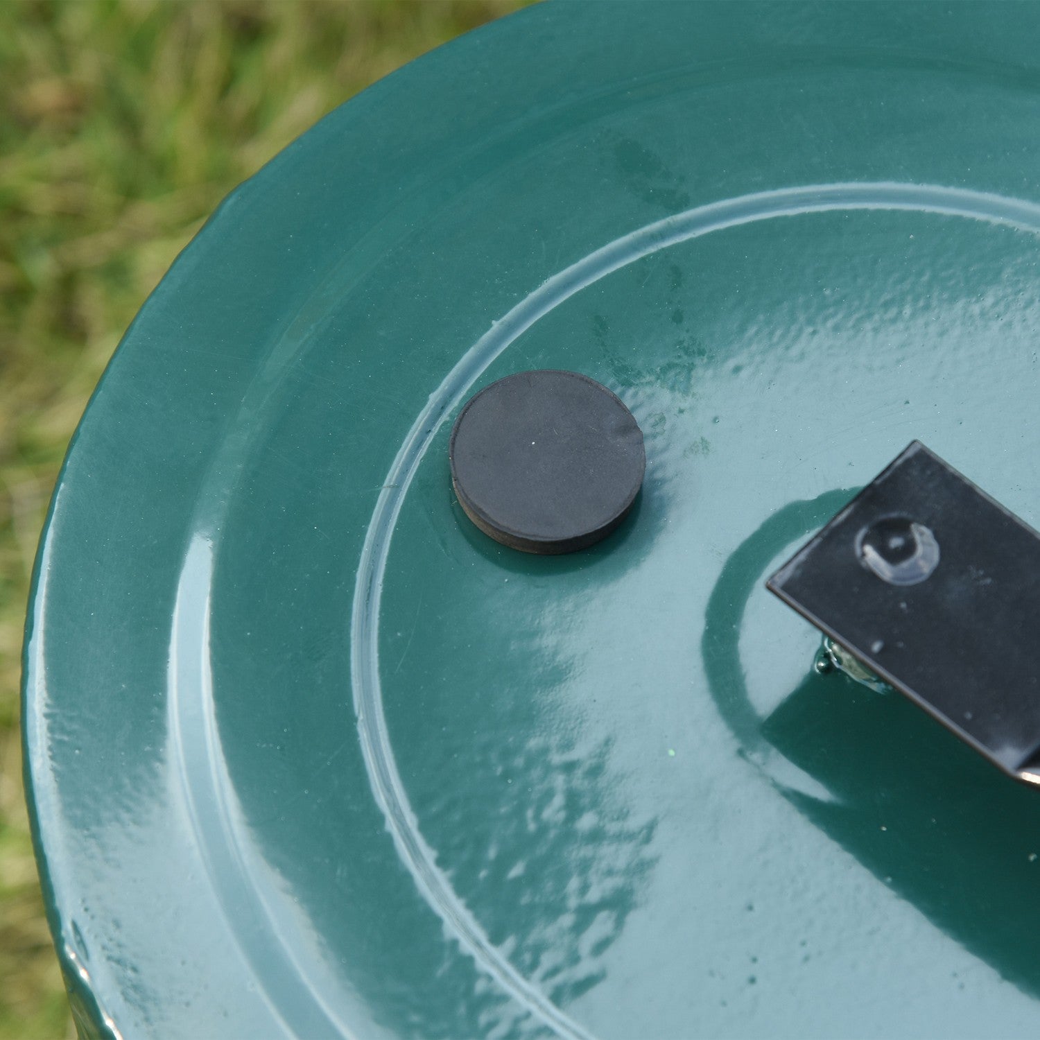 Gräsrulle med U-handtag, 31 cm diameter, metall, grön