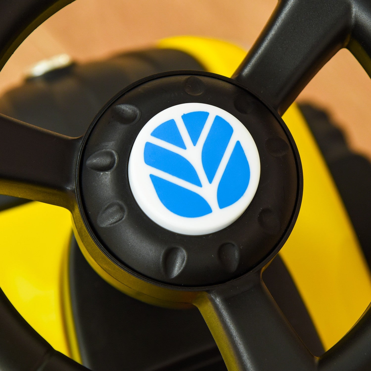 Gul åktraktor med släp och horn för barn