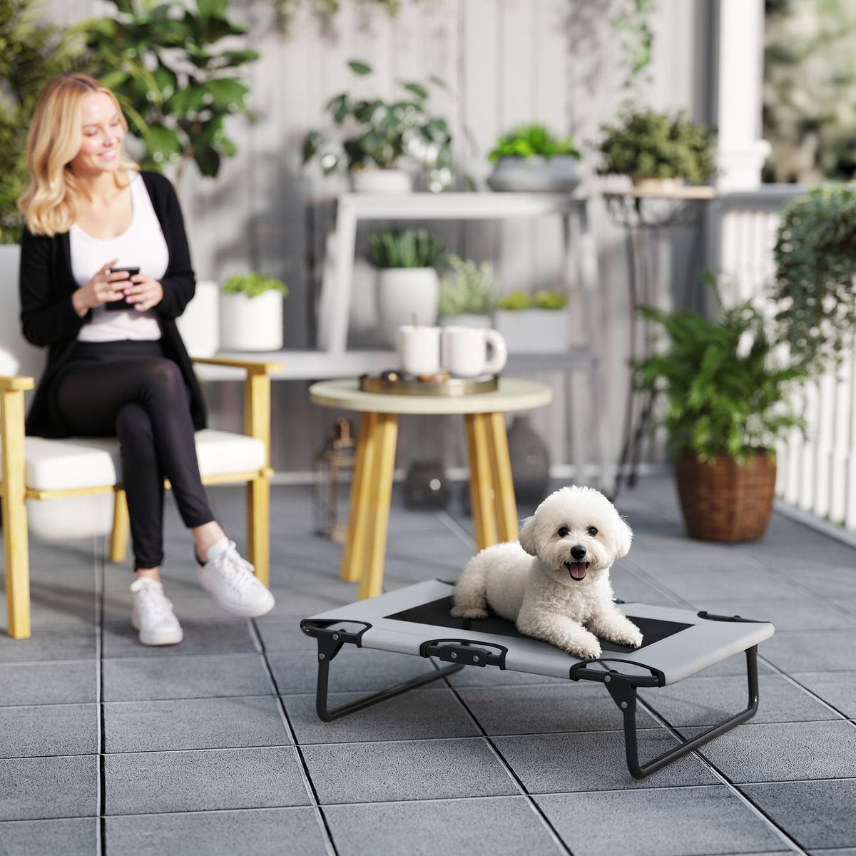 Sammenleggbar forhøyet hundeseng i mesh – utendørs & pustende 75x51x18 cm