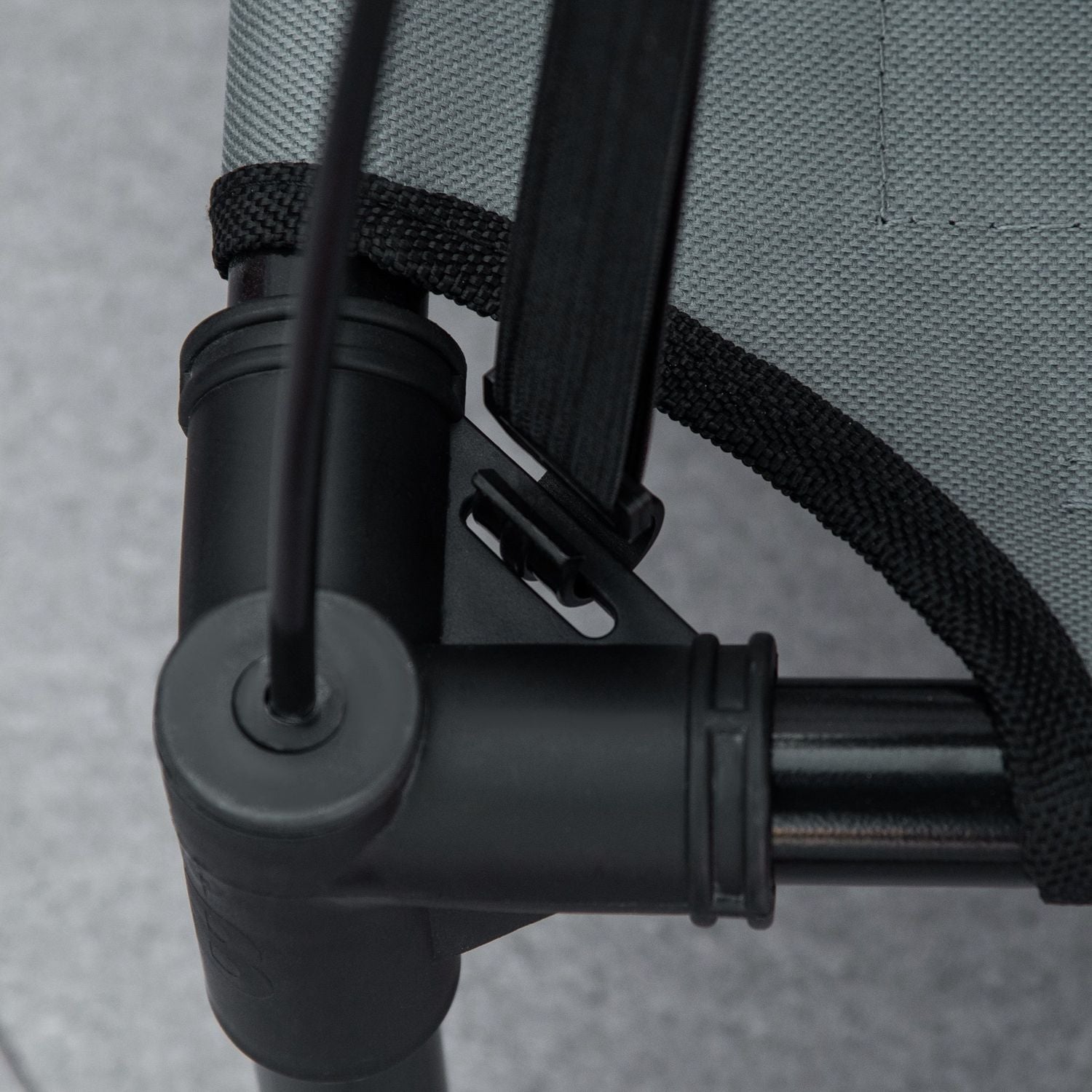 Hundsäng utomhus med baldakin, förhöjd och andas, grå