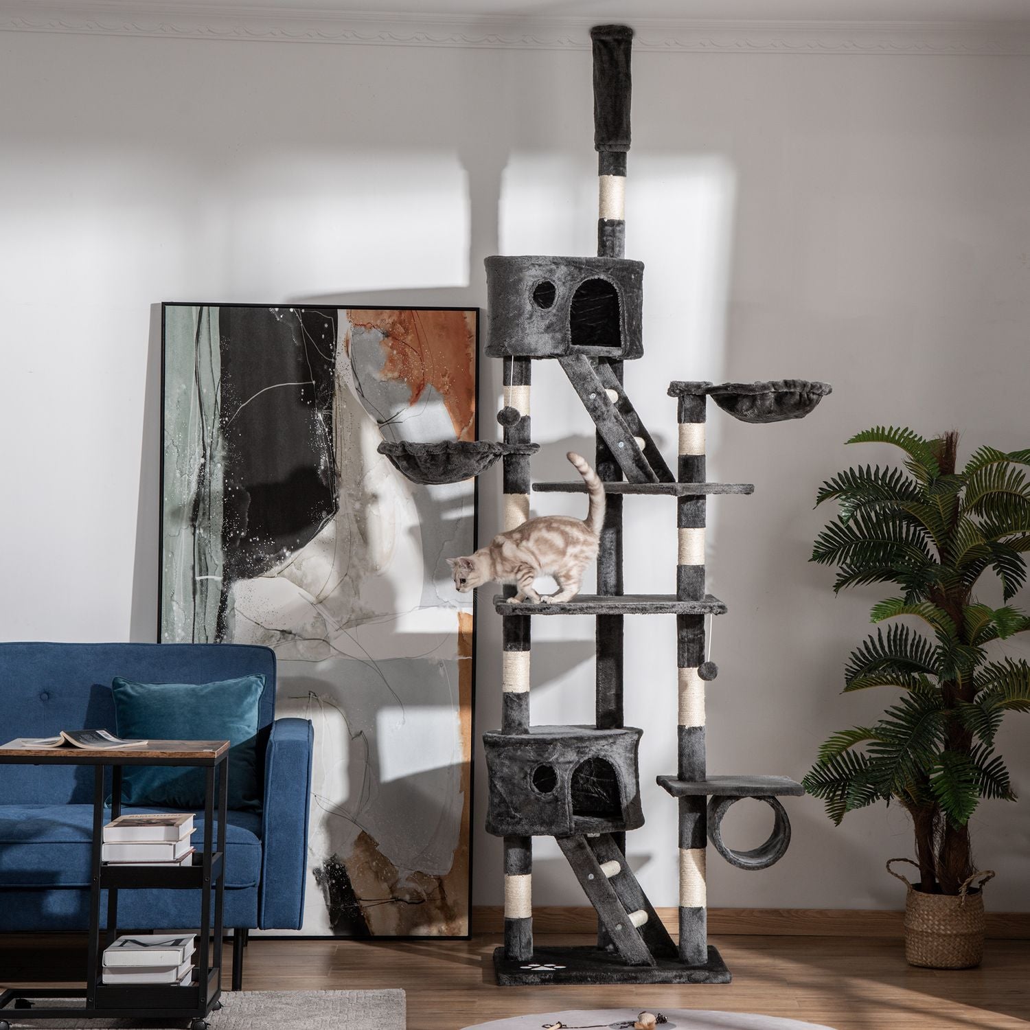 Justerbart kattträd i takhöjd med skrapstolpe