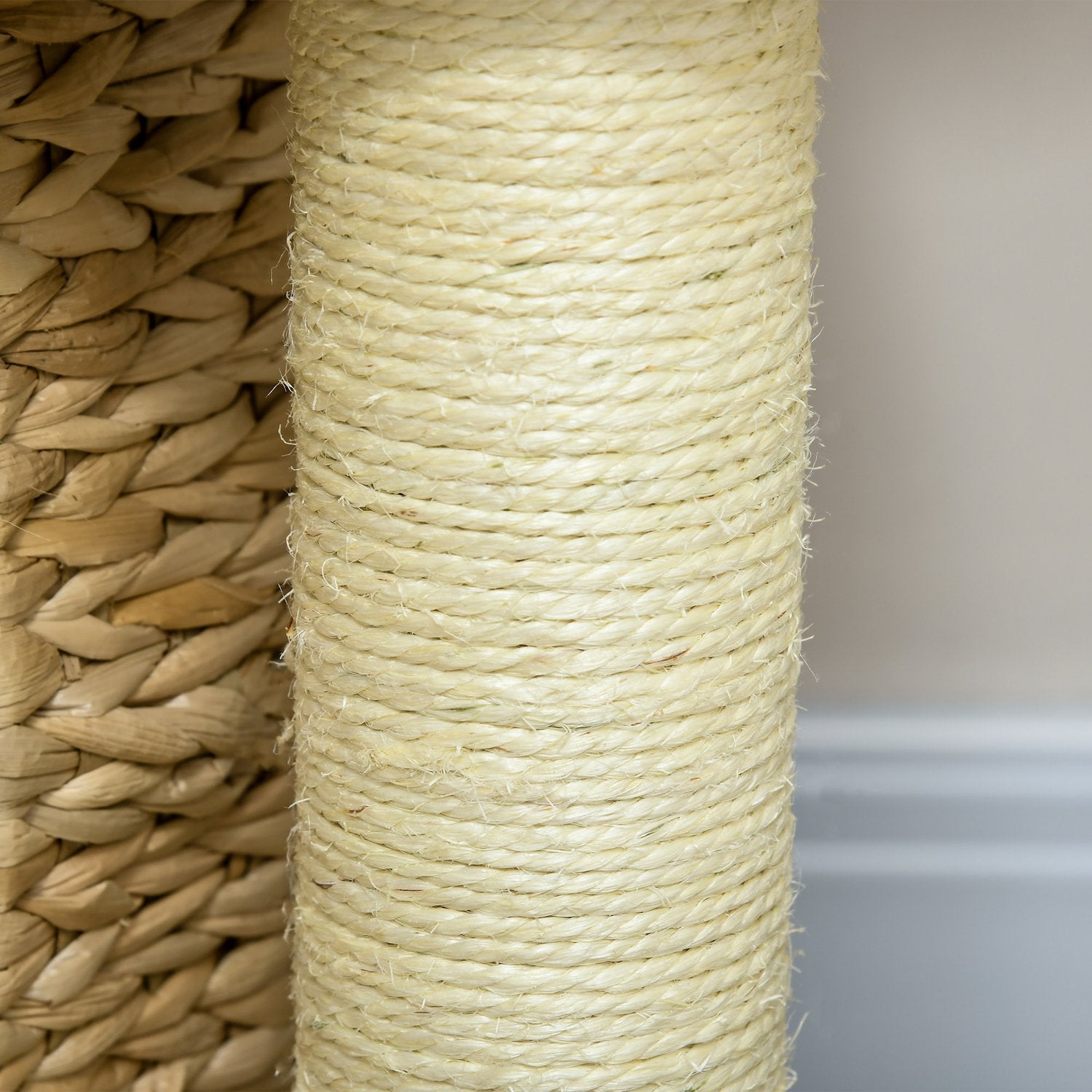 Kattskrapstolpe med grotta och säng, 74 cm, Beige