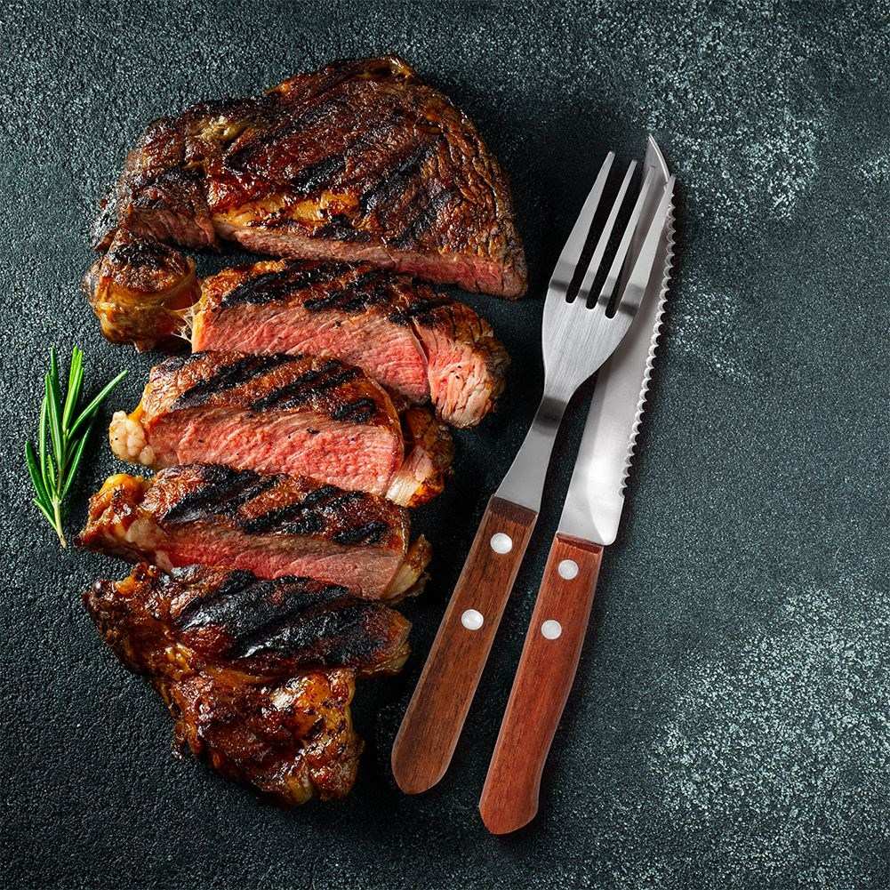 Komplett set med sex styckknivar med tandat blad för grillning