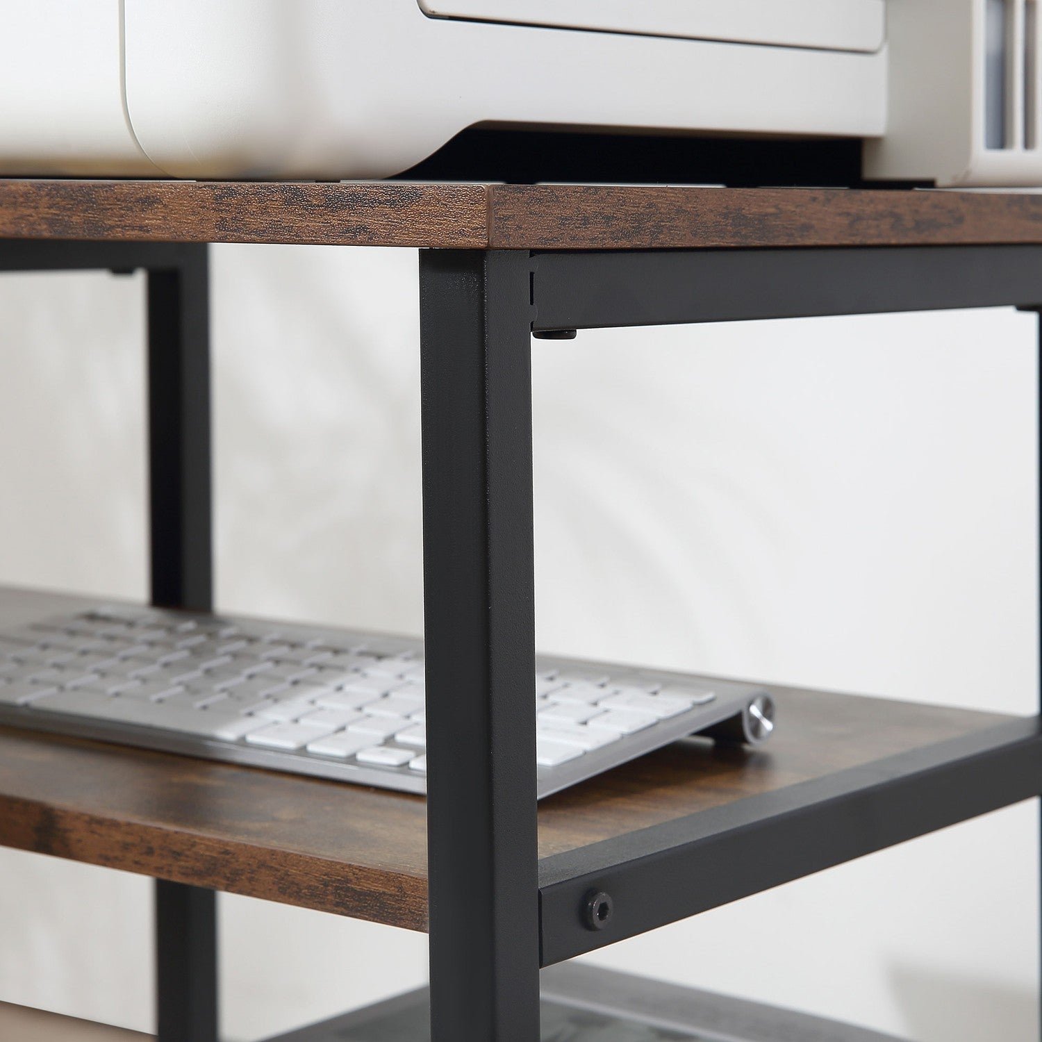 L-format hörnskrivbord, rustikt brunt, med hylla och låda