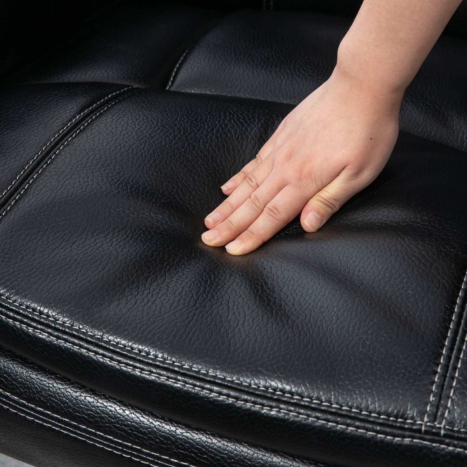 Liggande avkopplingsstol i konstläder med osmansk, svart