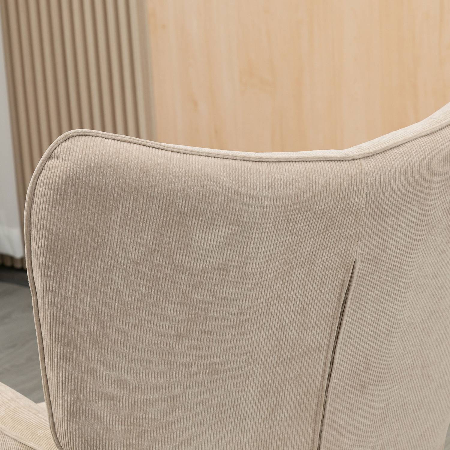 Manchester Lounge Wing Chair med ottomansk, beige klädsel