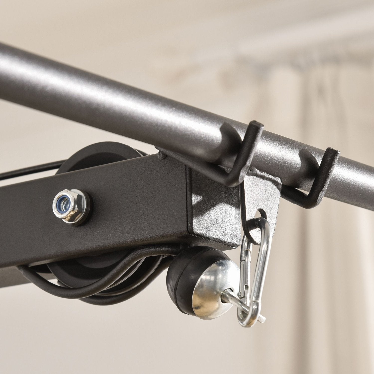 Multifunktionell träningsstation, justerbar sits och remskiva