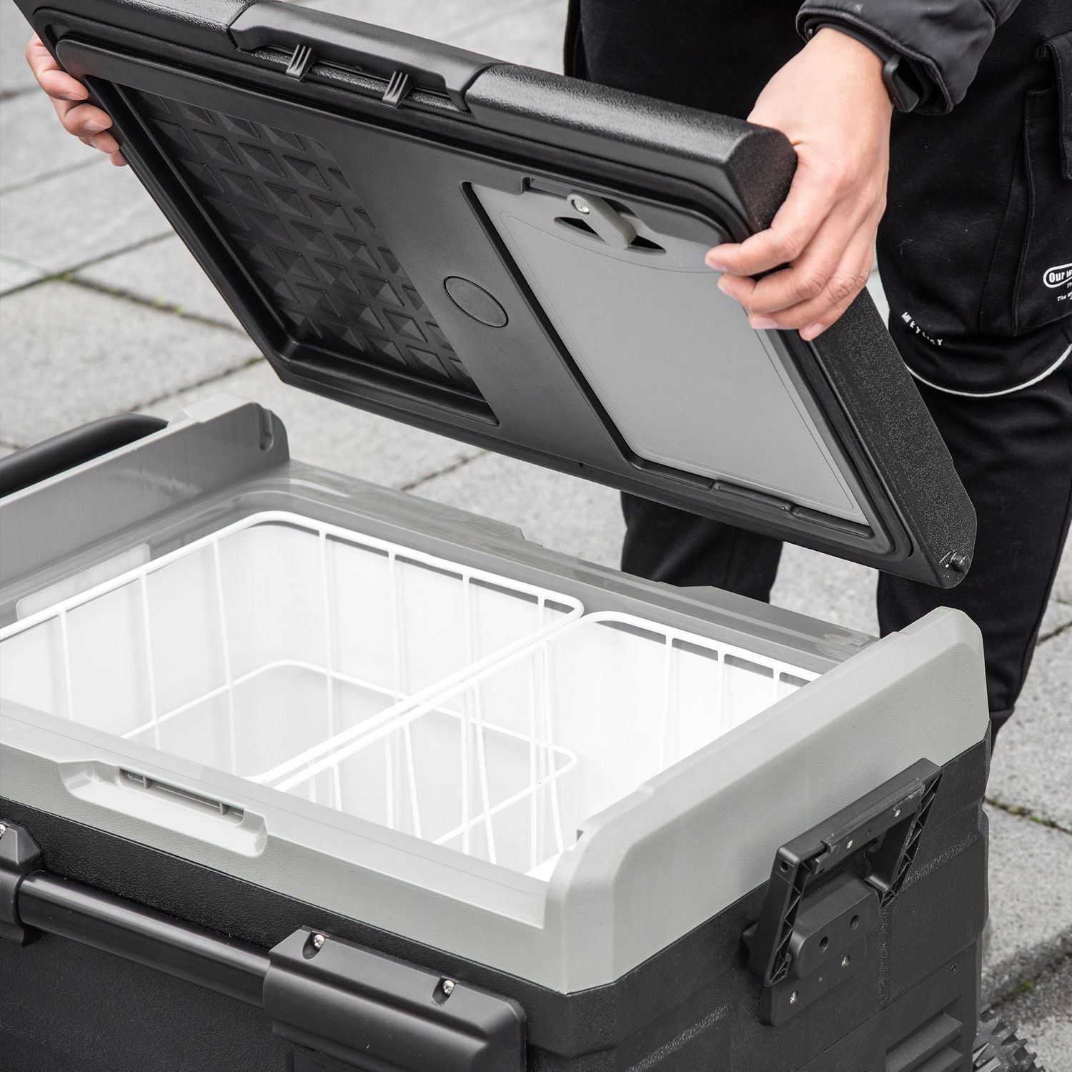 Car Cooler Box 40L Med Led-Belysning, Kompressor Bilkyl, Transporthjul, 12/24V Dc Och 110-240V Ac, Grå+Svart