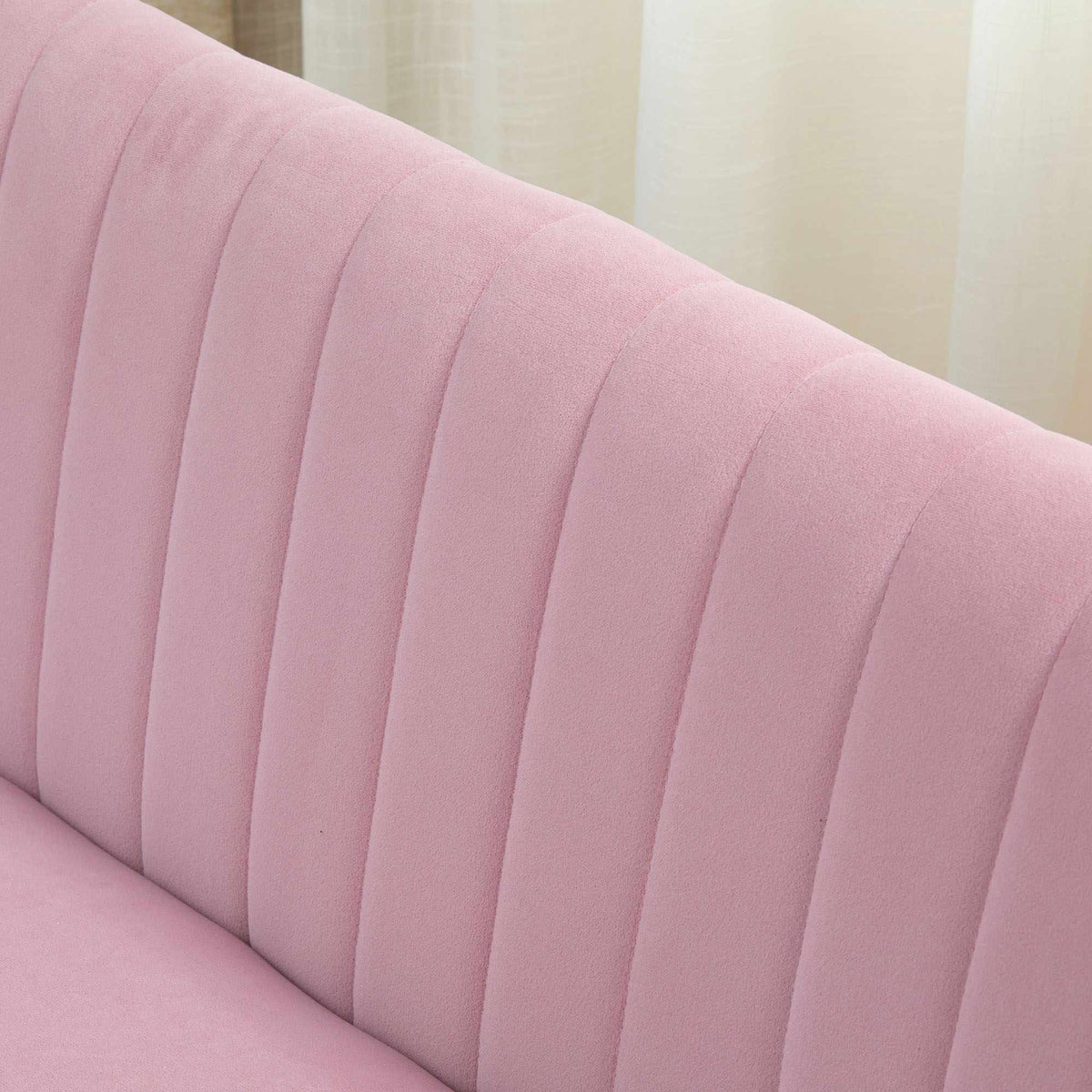 Rosa 2-seters stoffsofa med treben