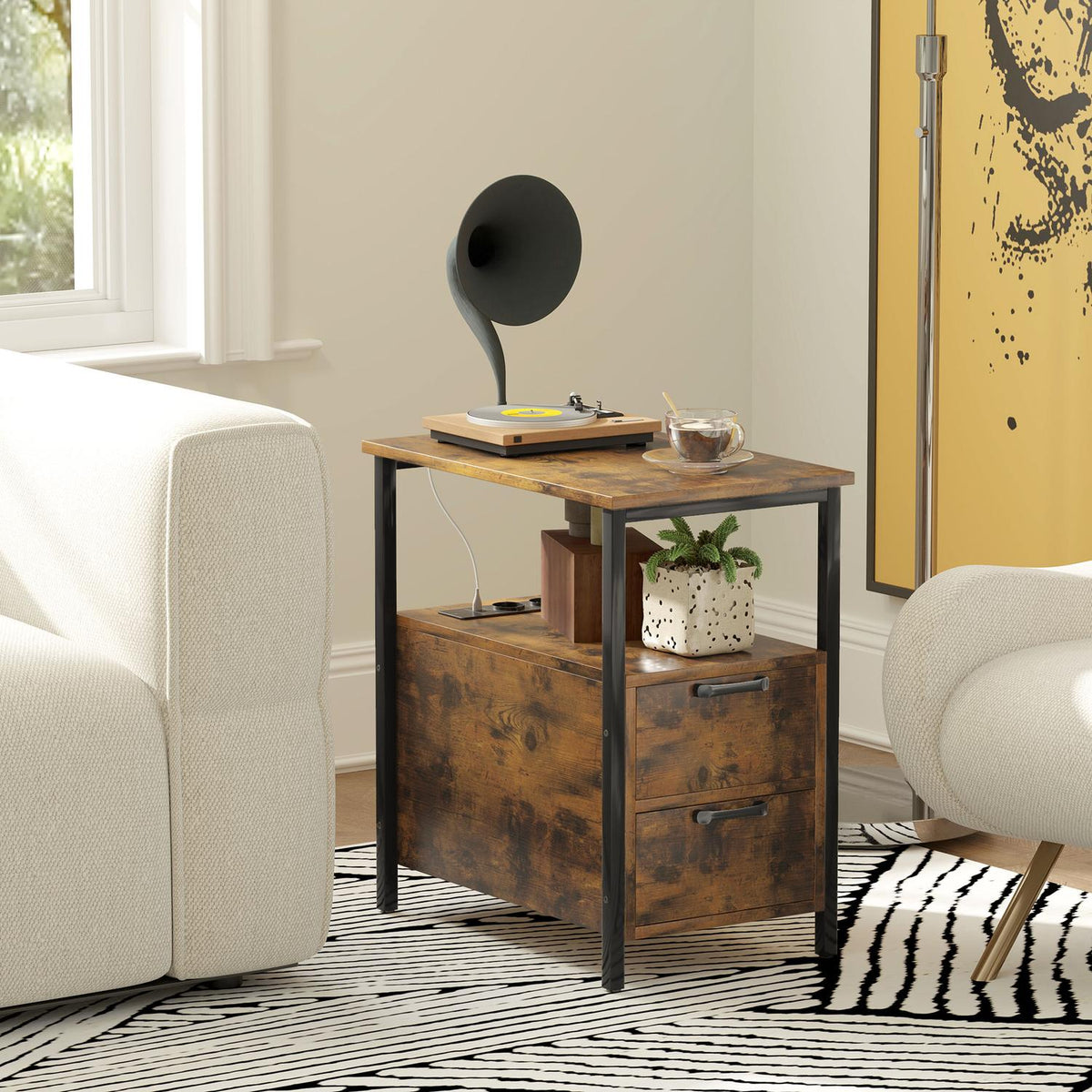 Rustikk brunt sidebord med ladestasjon og oppbevaring