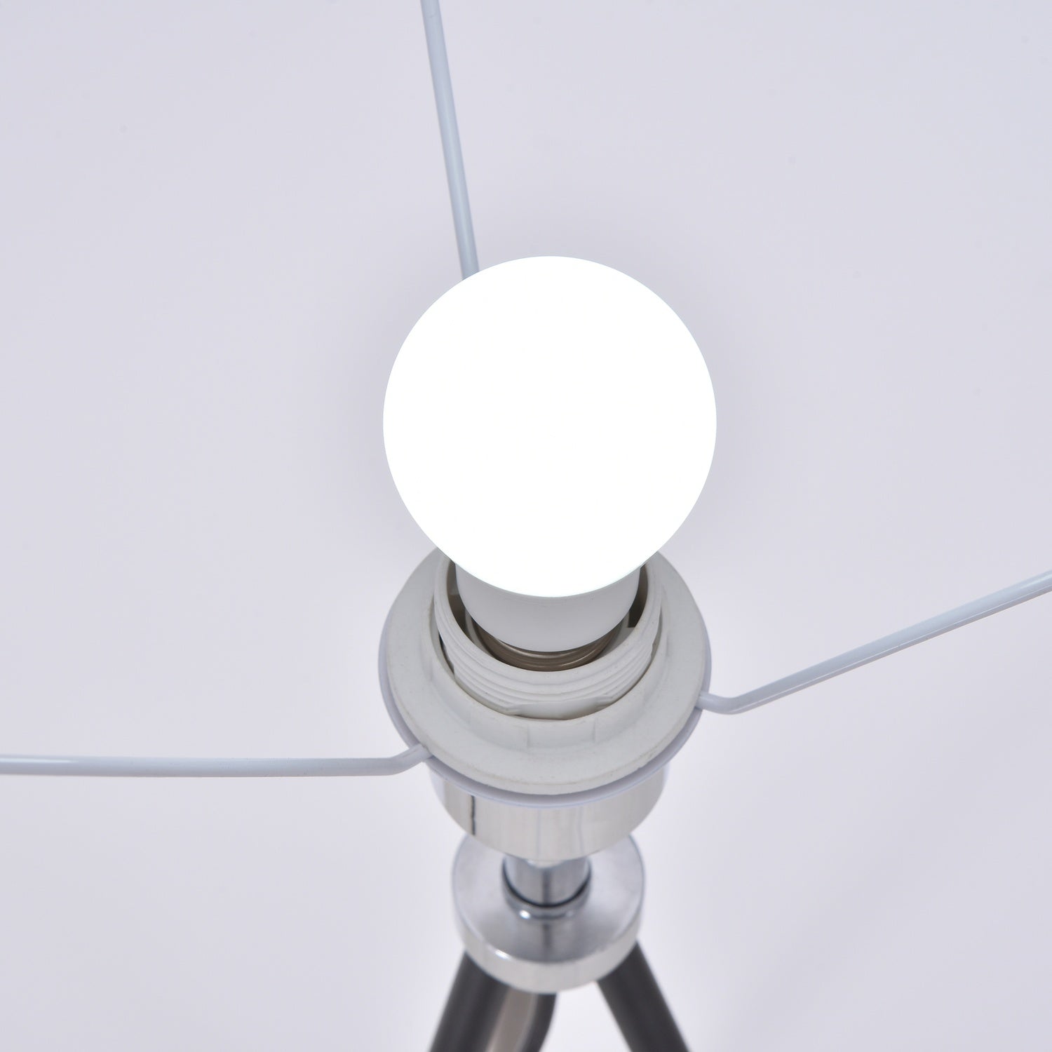 Scandinavian Black Tripod Golvlampa – Tyg & Metall, 73x156cm