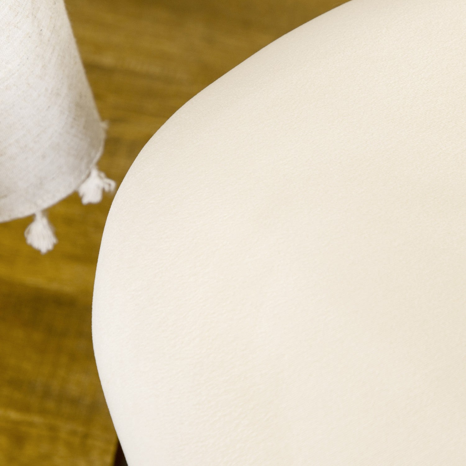 Set med 2 stoppade matstolar, Velvet Look, Cream