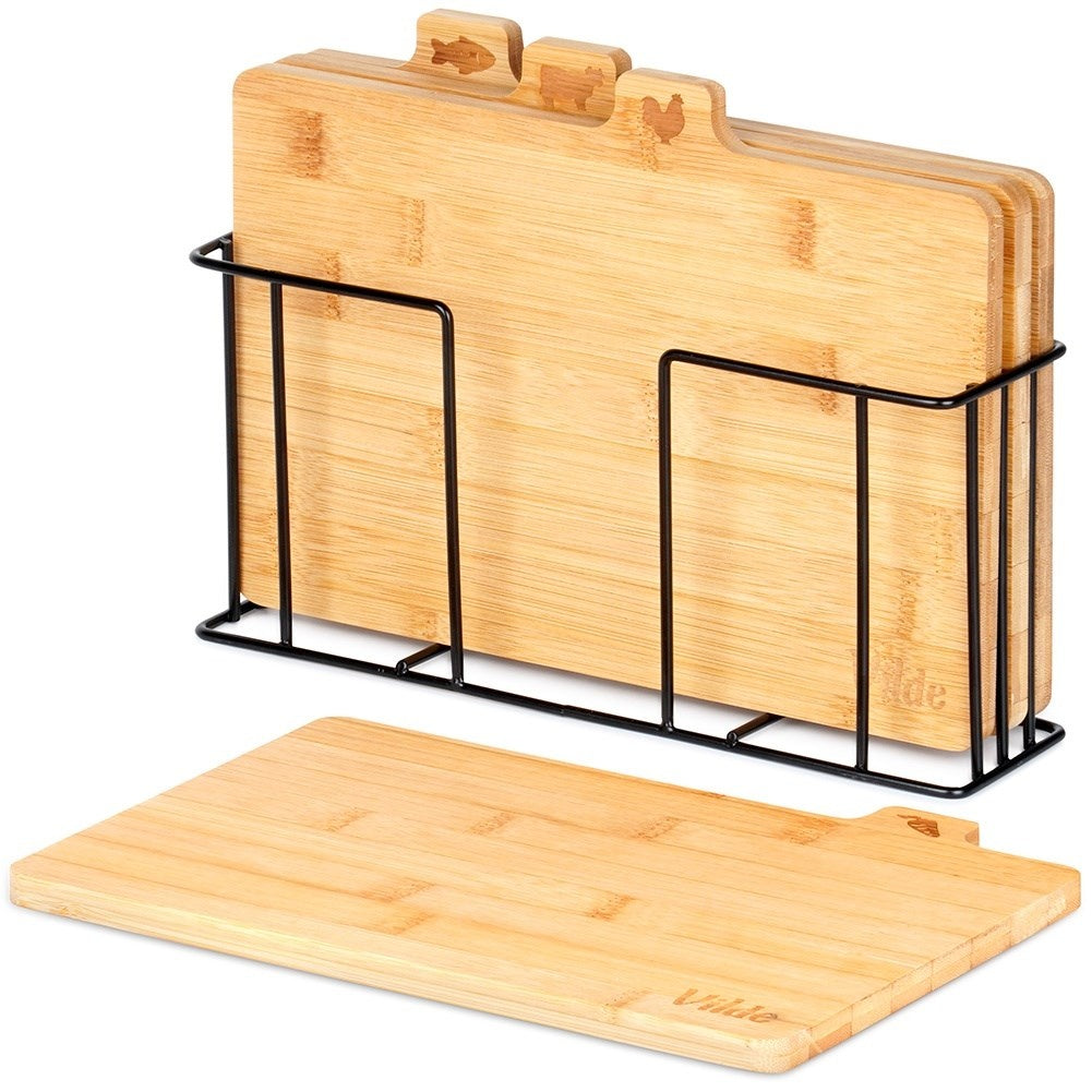 Set med bambuskärbrädor i metallställ med unik design