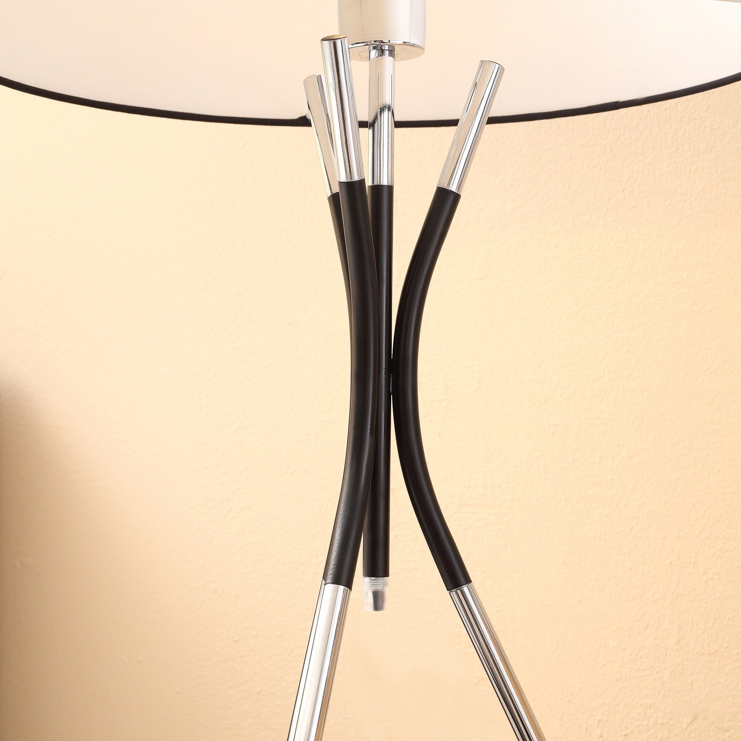 Stativ golvlampa, elegant 40W, tygskärm, metallfot