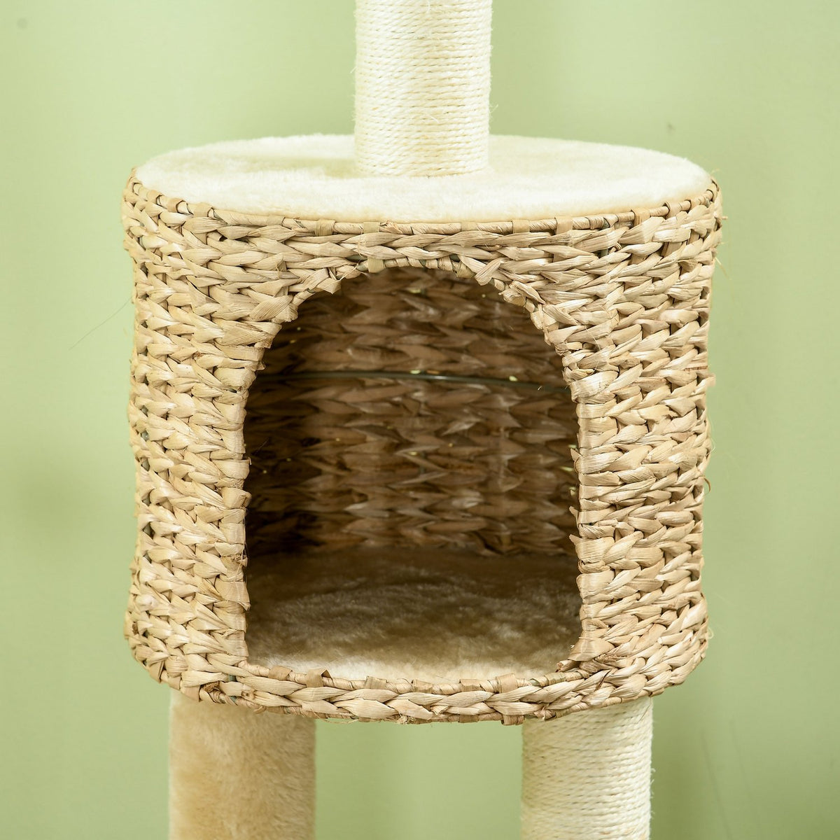 Stor klorestolpe i sisal for katt med hule og lekeball