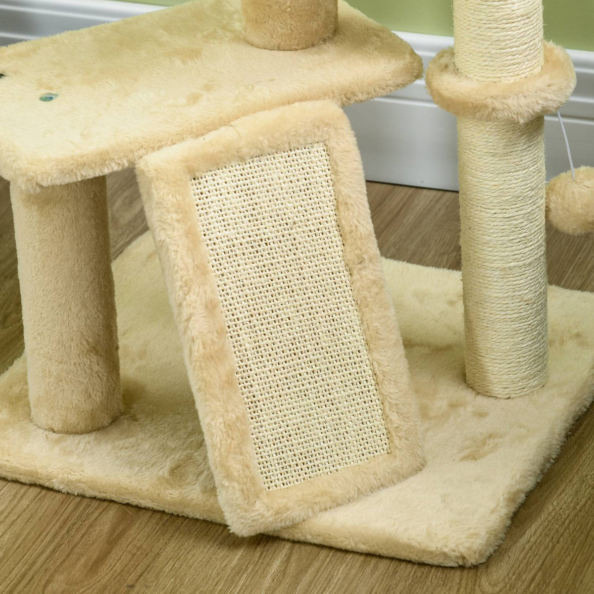 Stor klorestolpe i sisal for katt med hule og lekeball