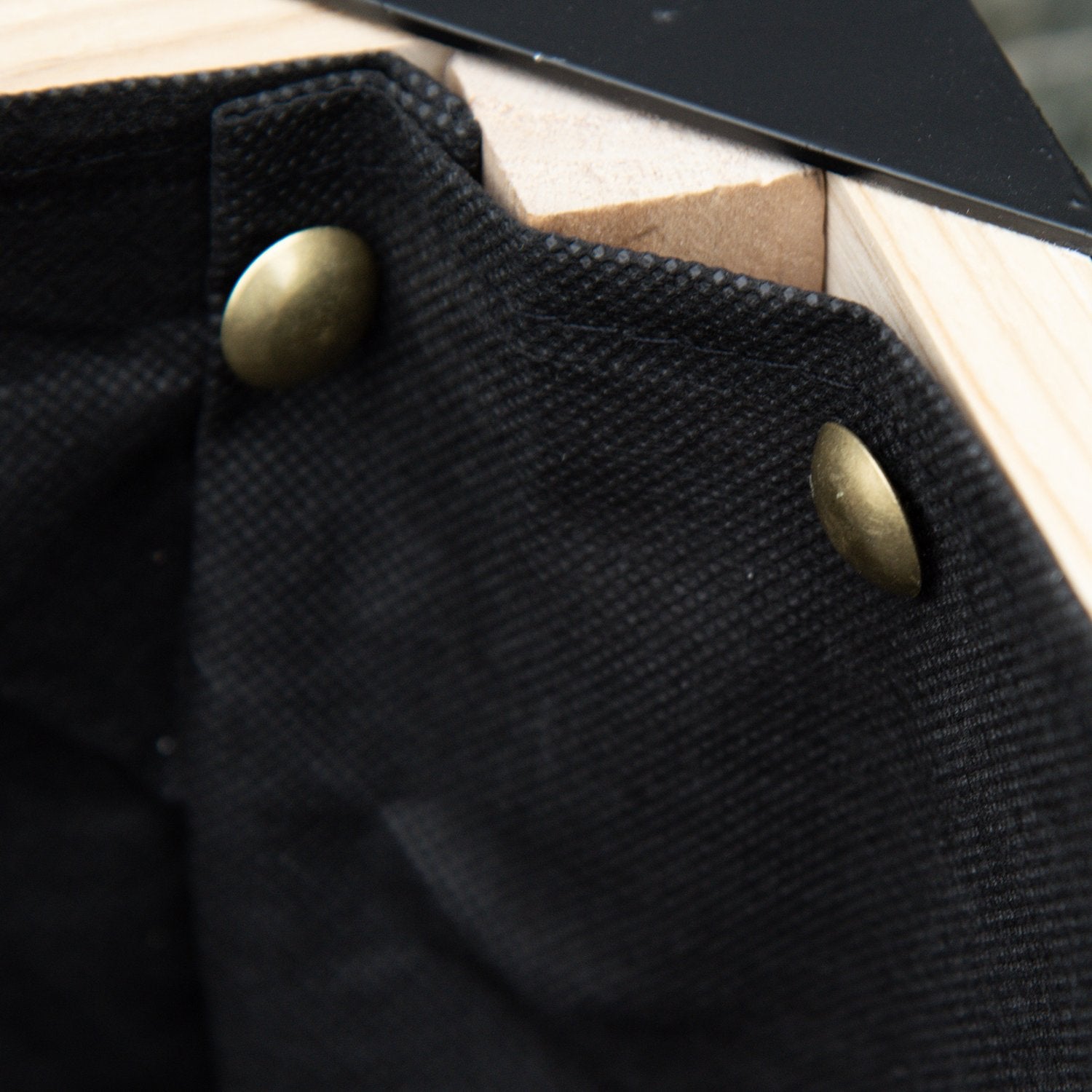 Stor trädgårdssäng i trä och stål, 120x60x74 cm, naturlig