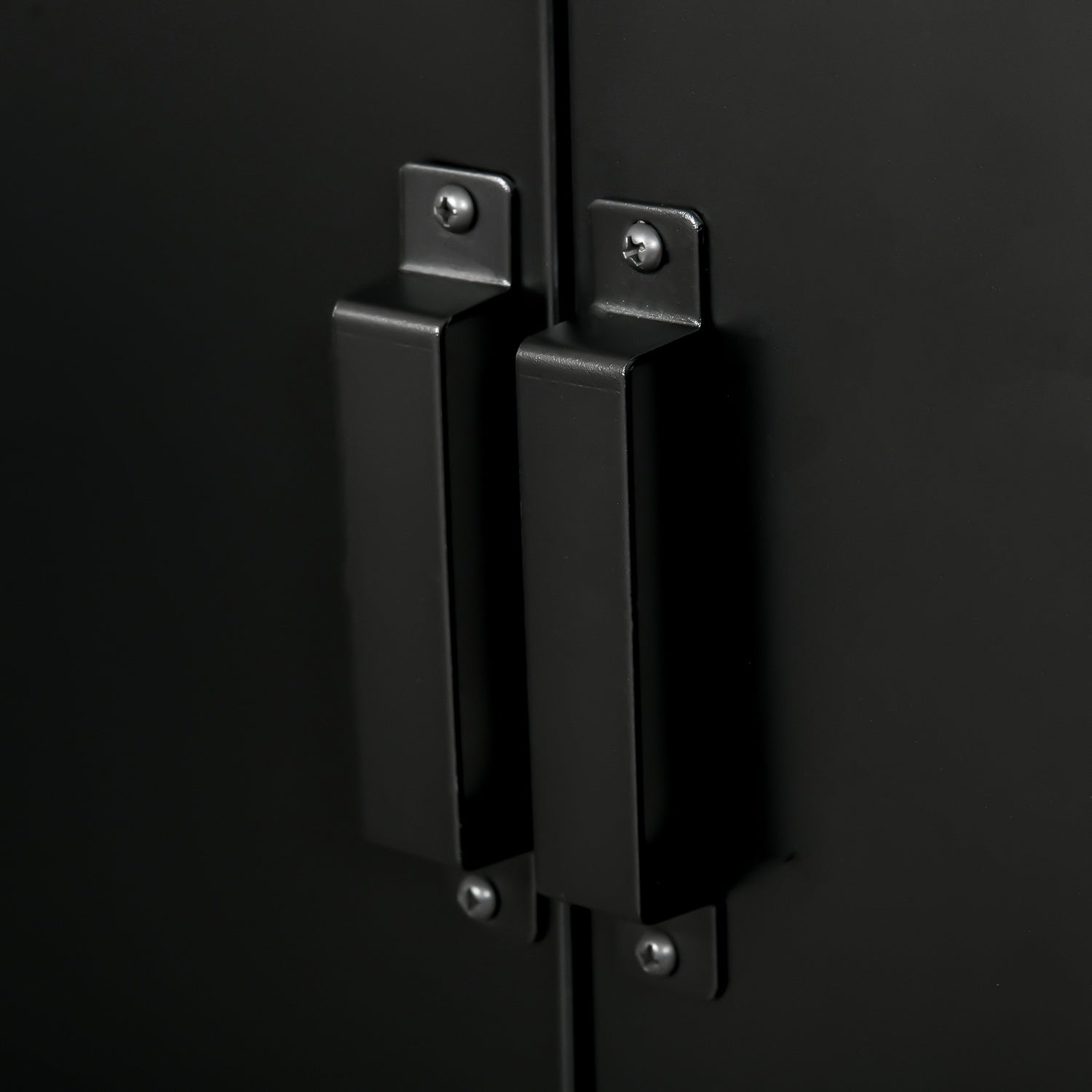 Svart ribbade skänkskåp med hyllor, 75x33x110 cm