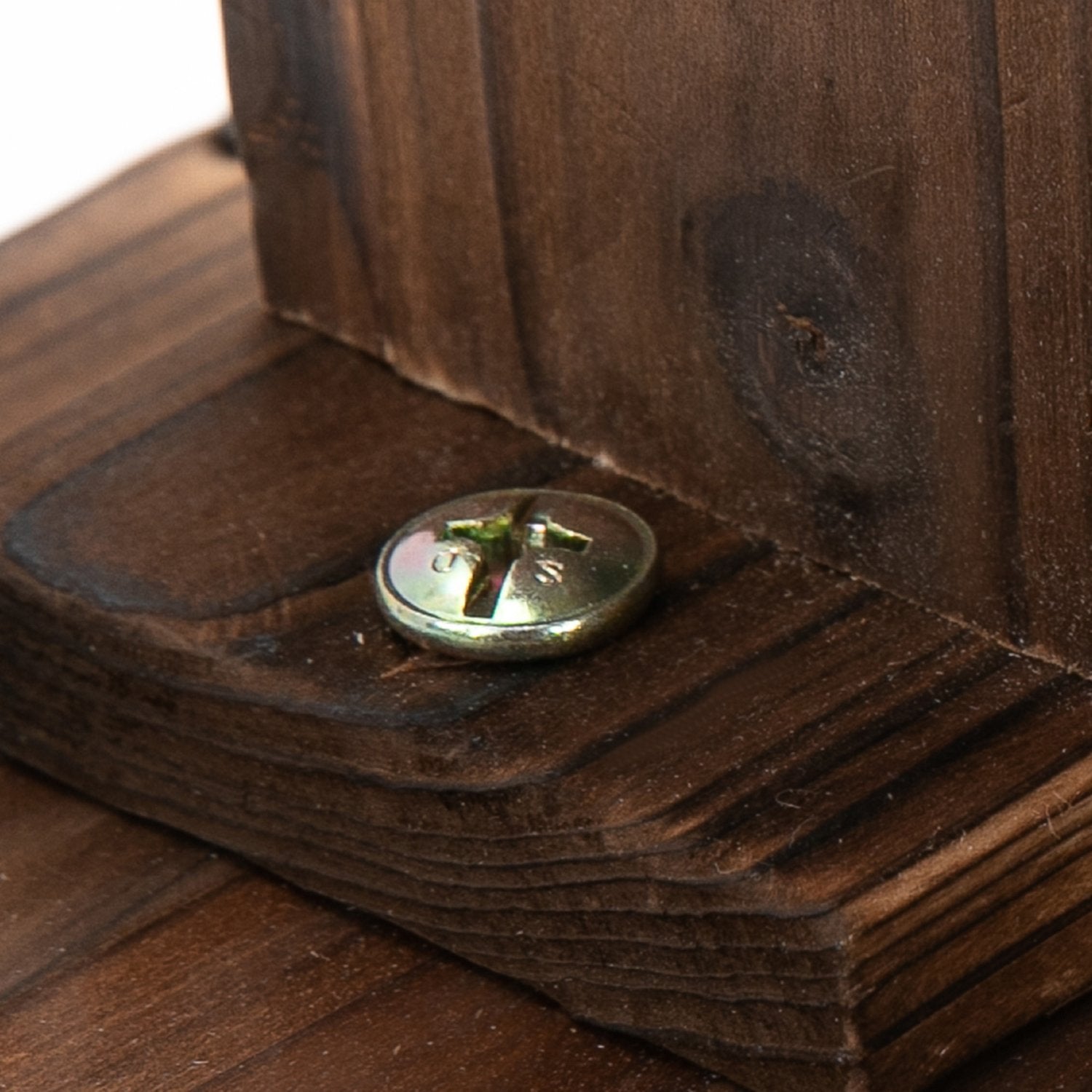 Trädgårdsfontän av träfat med metallaccenter, 27x37 cm