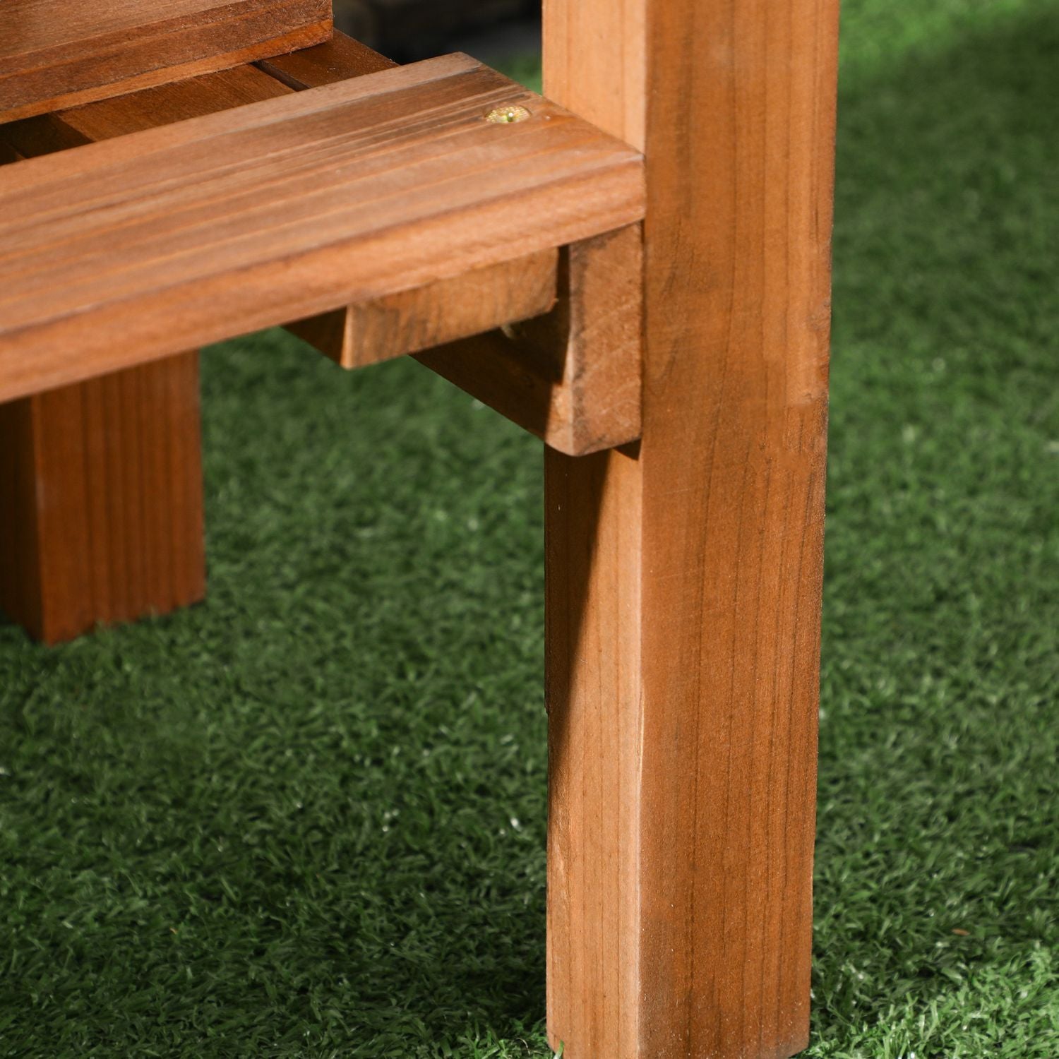 Upphöjd trädgårdssäng med spaljé och hjul, massivt trä