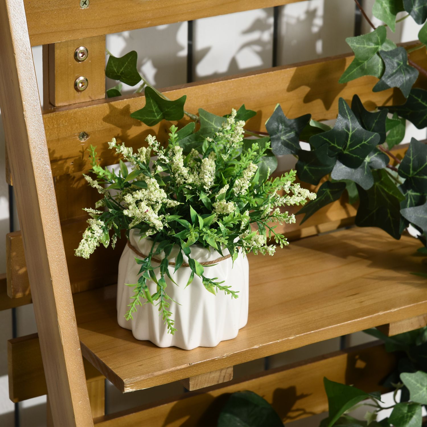 Upphöjd växtbädd i trä med spaljé och 3 hyllor, brun