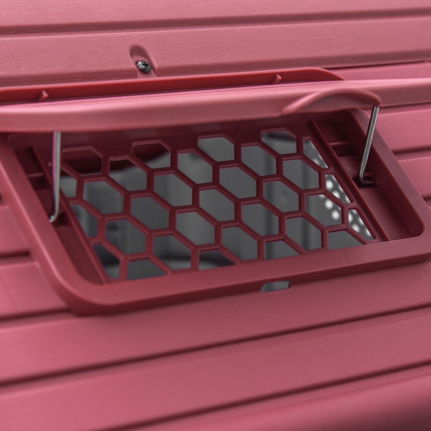 Utomhus hundkennel med tak, vattentät, luftcirkulation