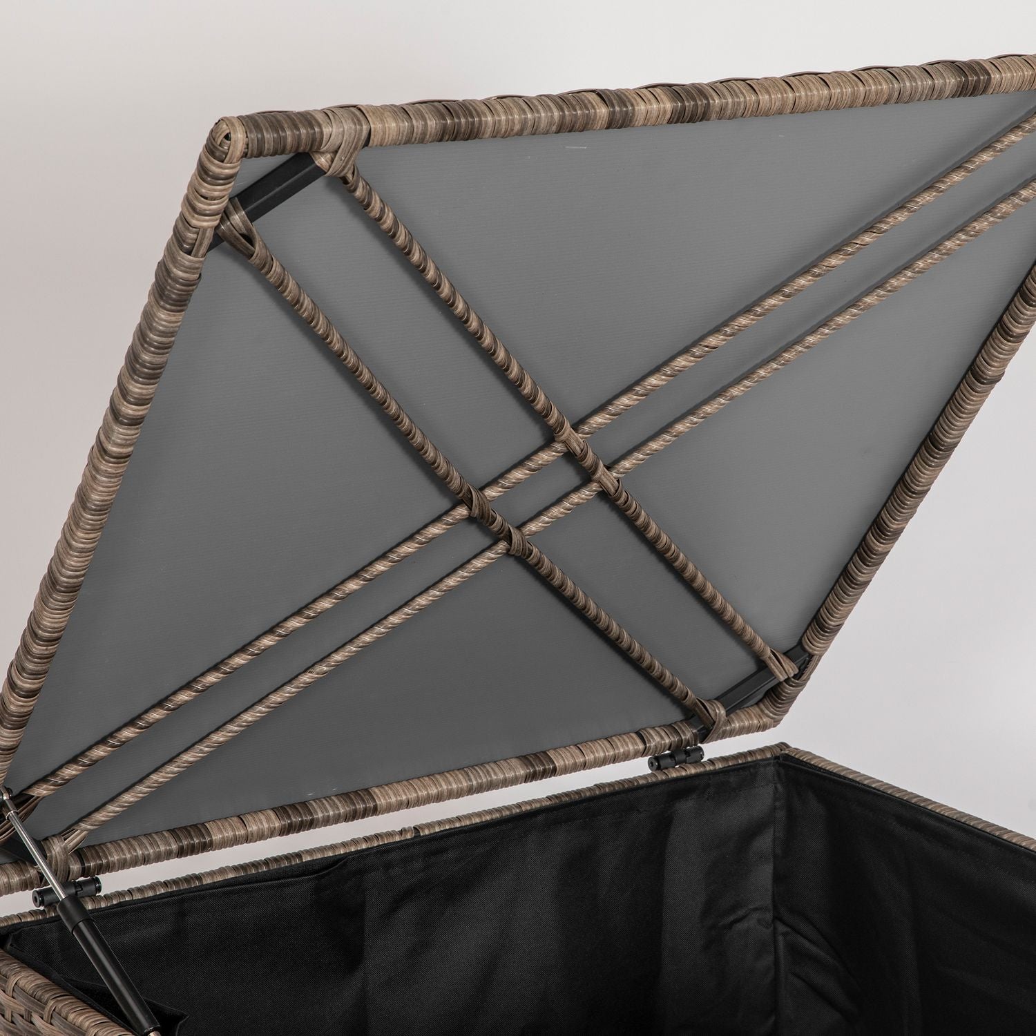 Väderbeständig förvaringslåda i polyrattan med autolyftlock