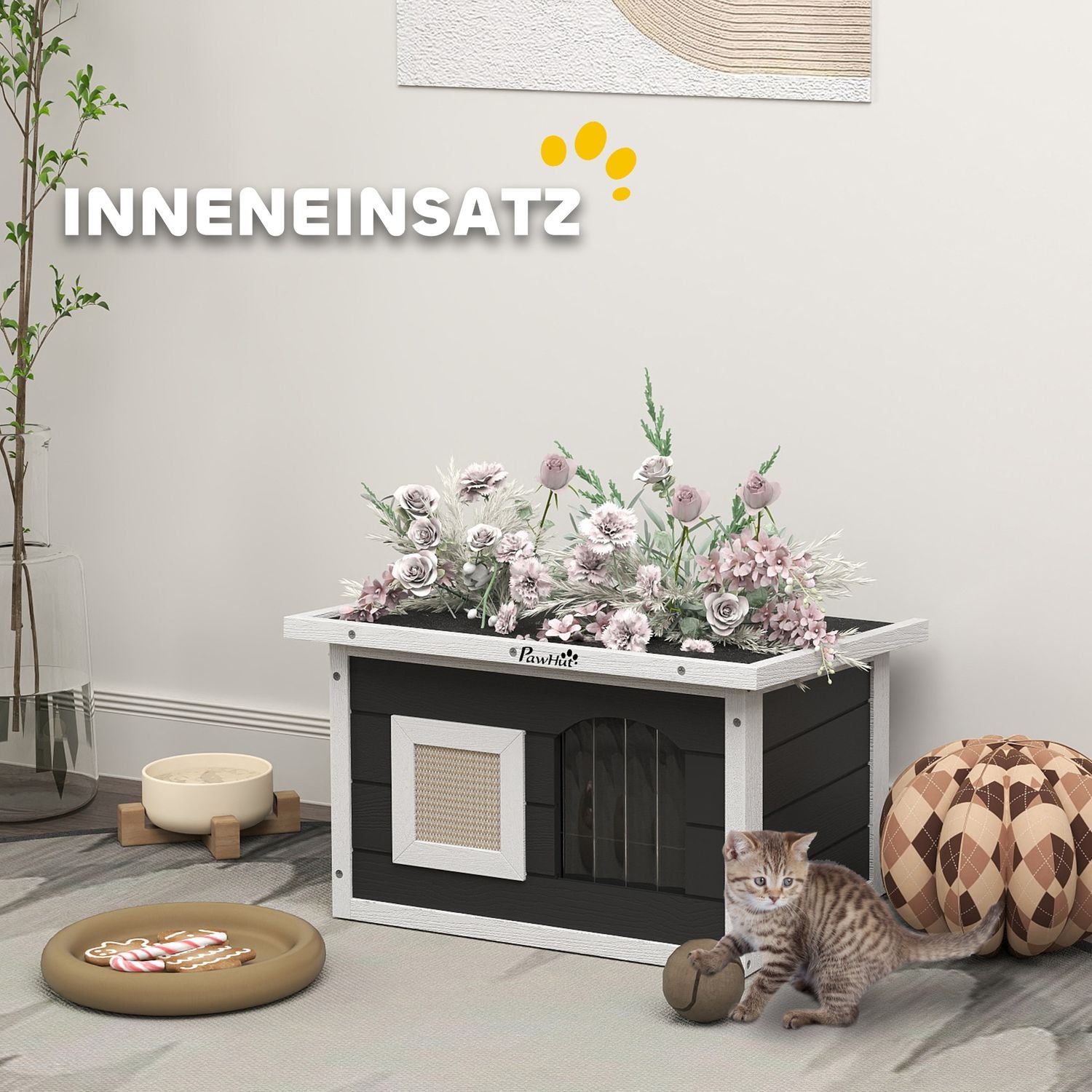 Väderbeständigt grått träkatthus med skrapmatta