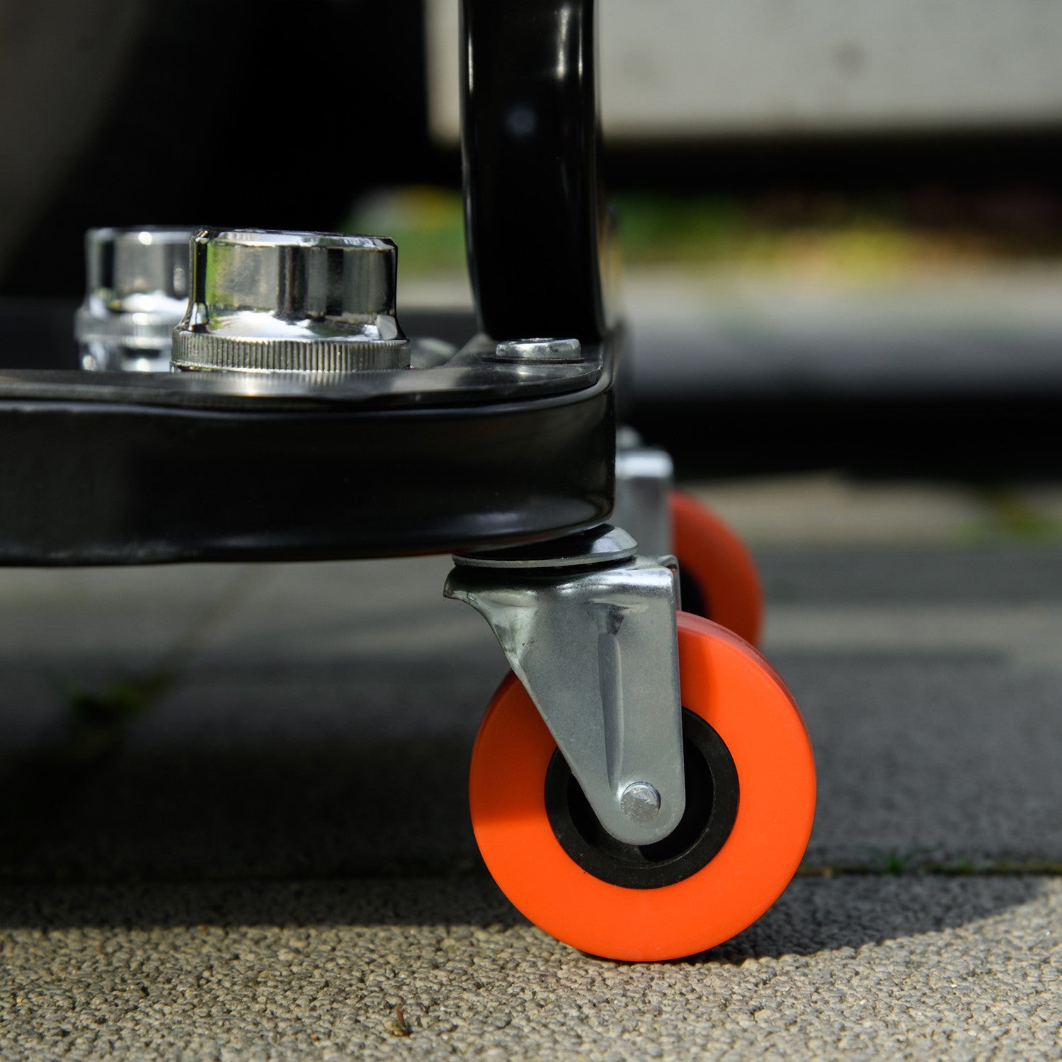 Verkstadspall med hylla & vadderad sits - rött stål