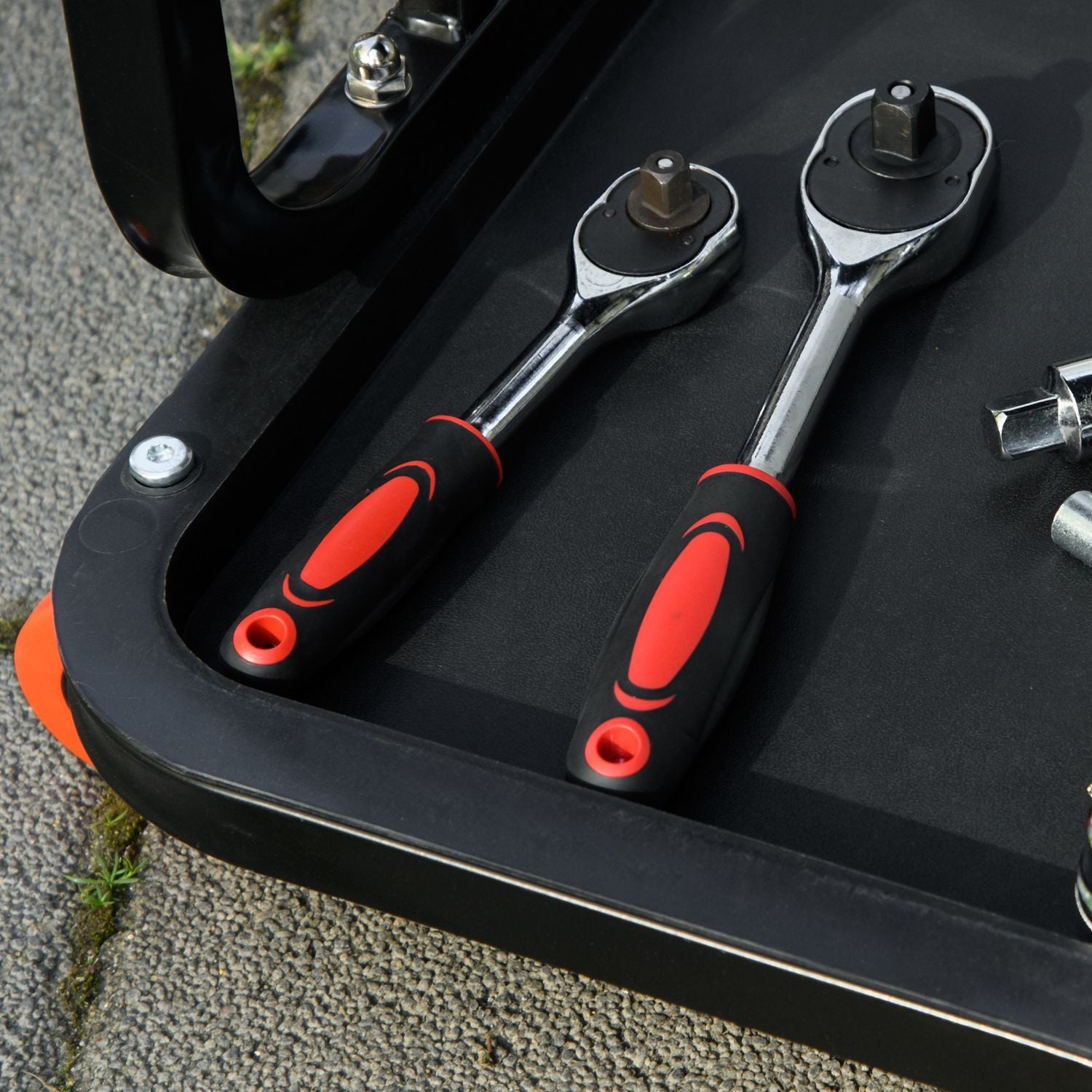 Verkstadspall med hylla & vadderad sits - rött stål