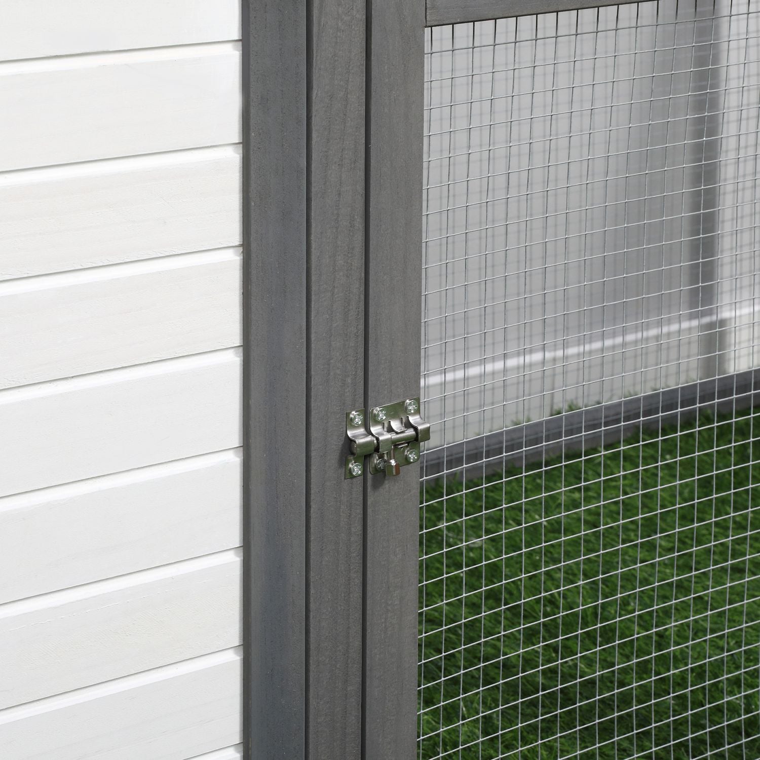 Vintersäkert hönshus med spring- och häcklåda, furu