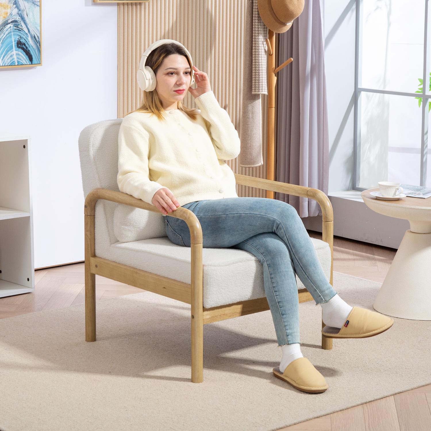 Vit Bouclé stoppad fåtölj – Avkoppling & läsning