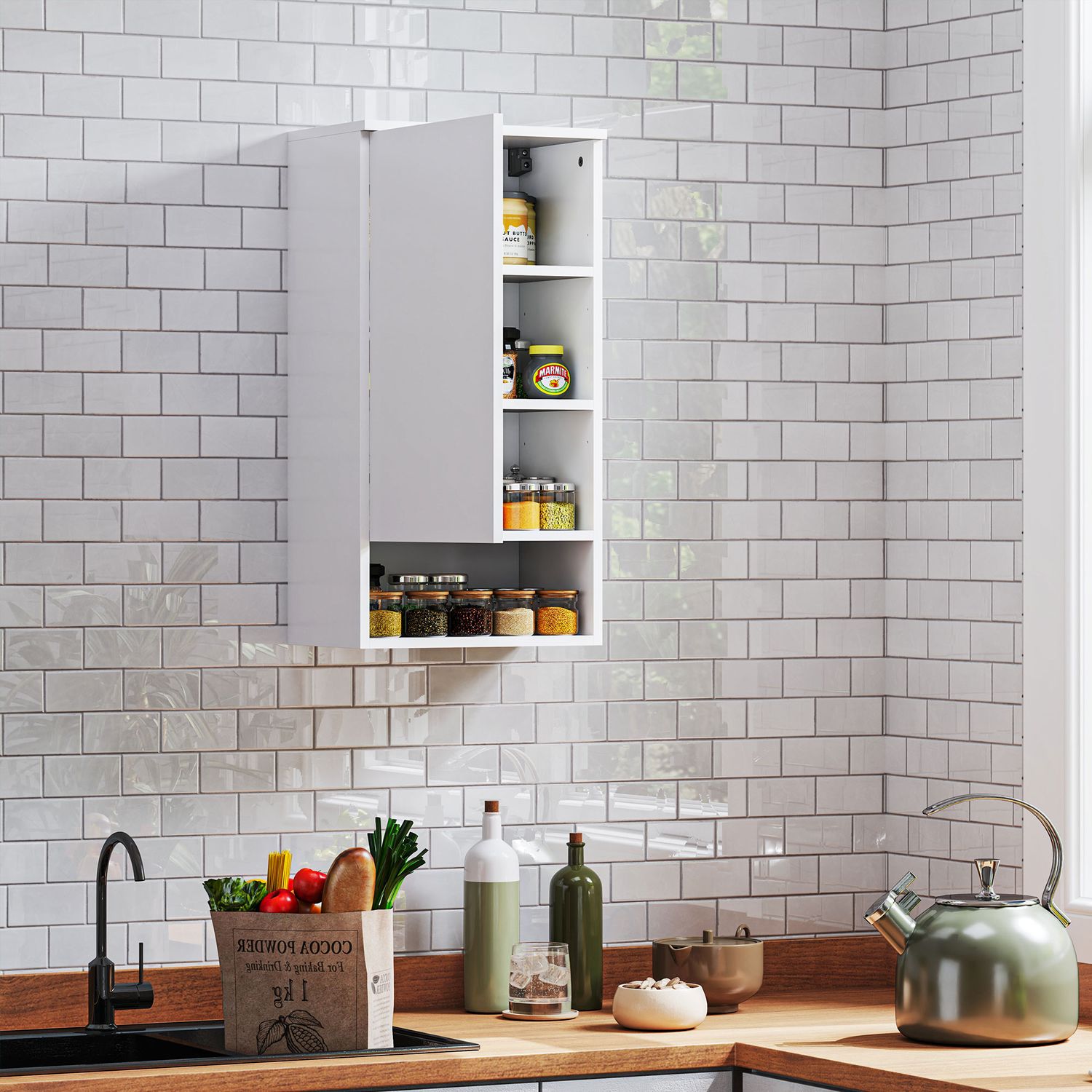 Vitt väggskåp med justerbara hyllor och dörrar