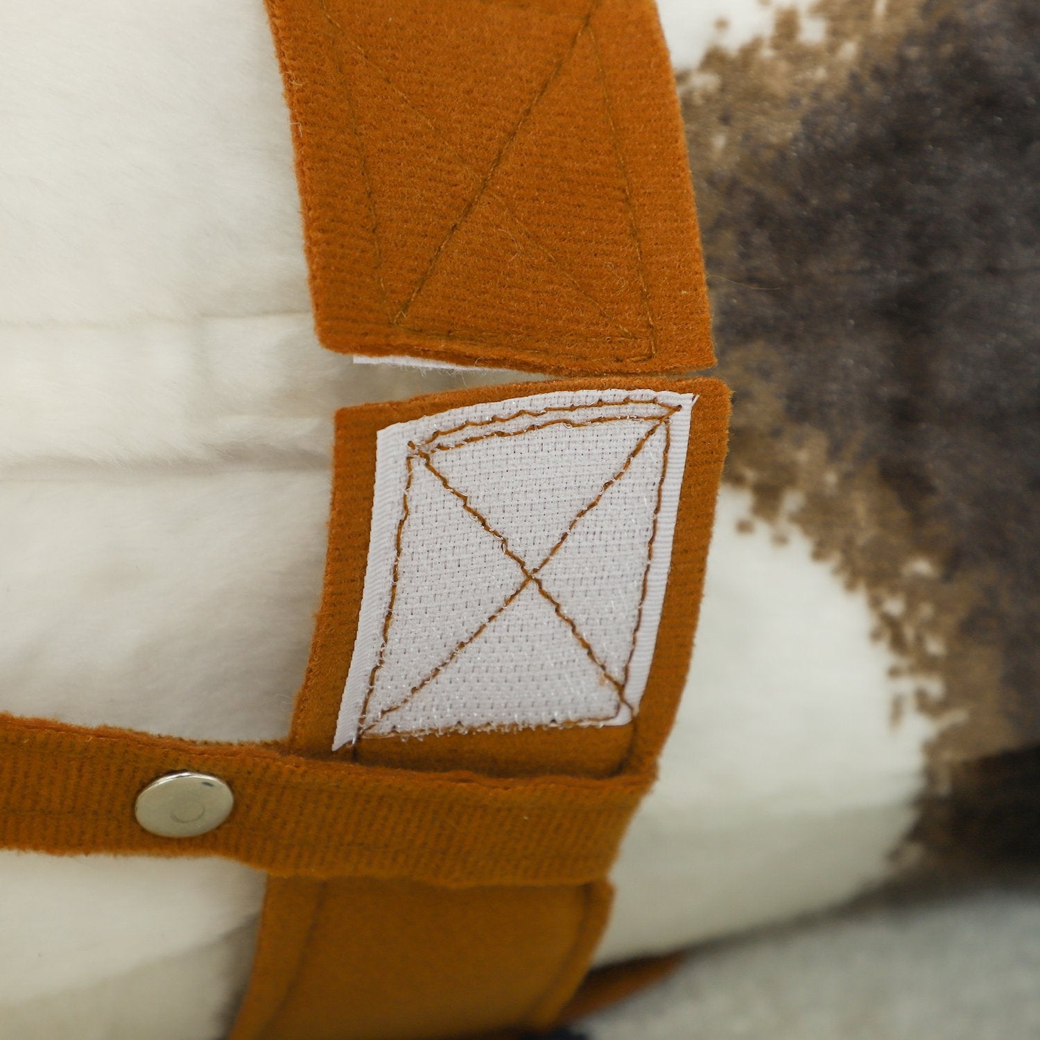 Åkhästleksak med ljud, 48 cm, sadel och träns, brun/kräm